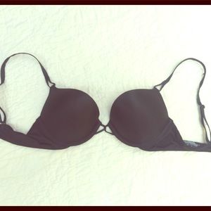 Victoria’s Secret miraculous plunge black bra 34b